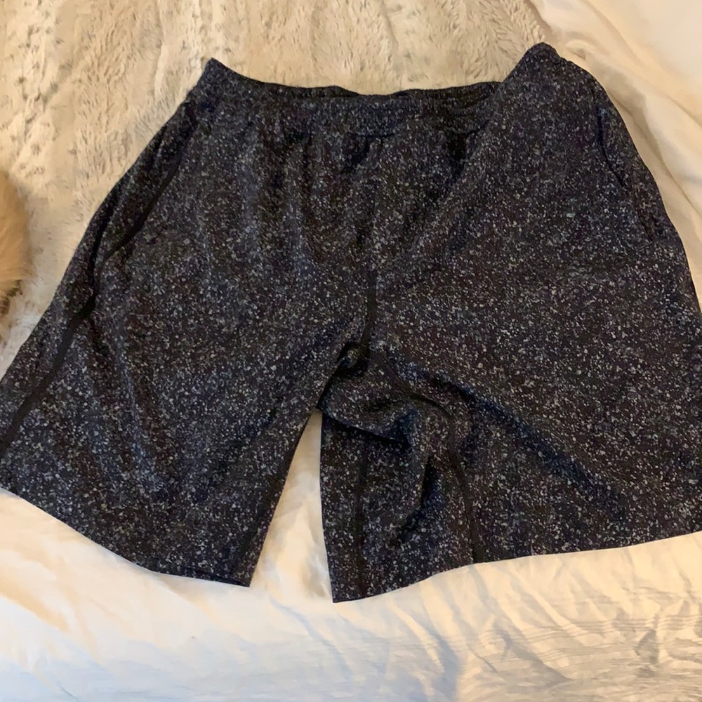 XL Lululemon Shorts Great Condition with Liner